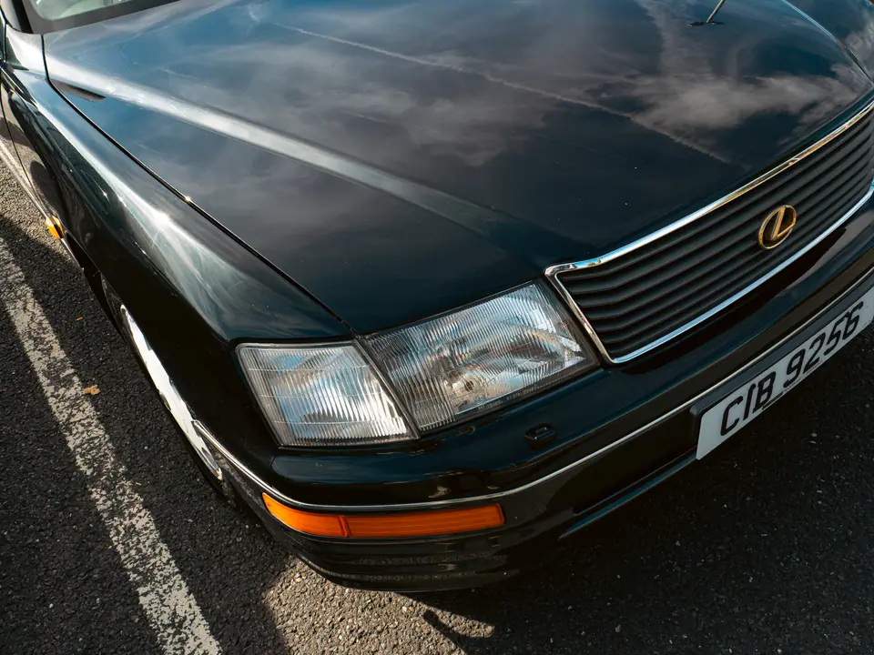 Bonnet, grille and amber indicators of a dark green Lexus LS