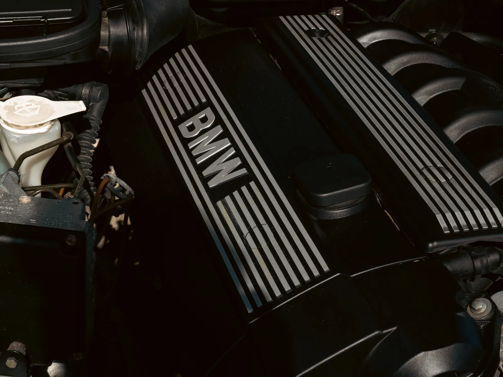 BMW straight-six cam cover