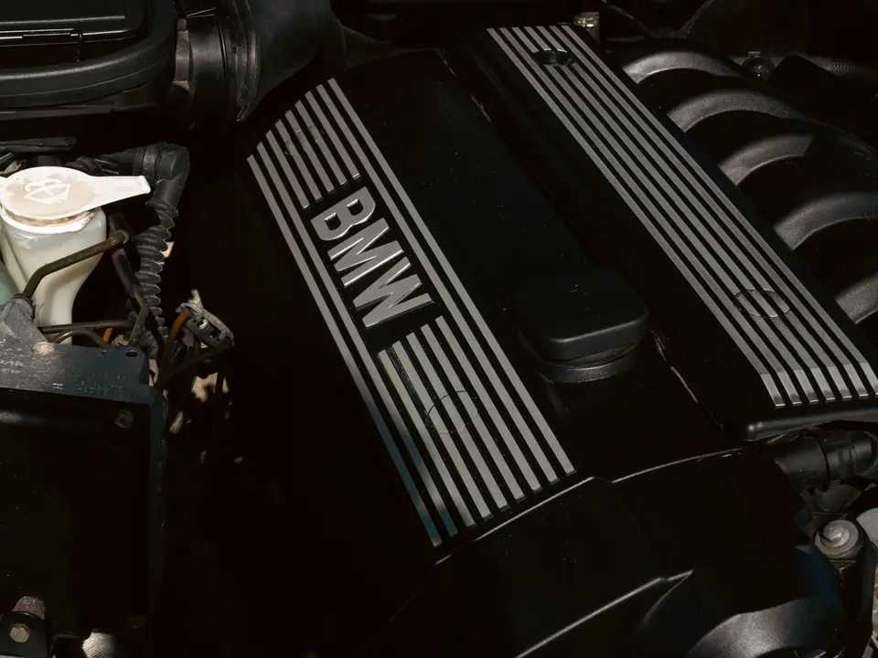 BMW straight-six cam cover